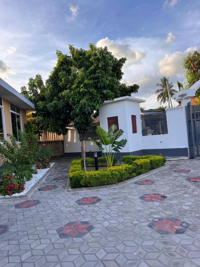 Haika Home Lodge Dar es Salaam Exterior photo